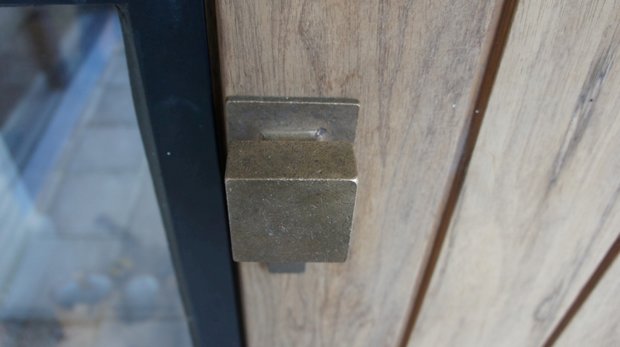 Voordeurknop vierkant PQ 65, ruw brons gepolijst